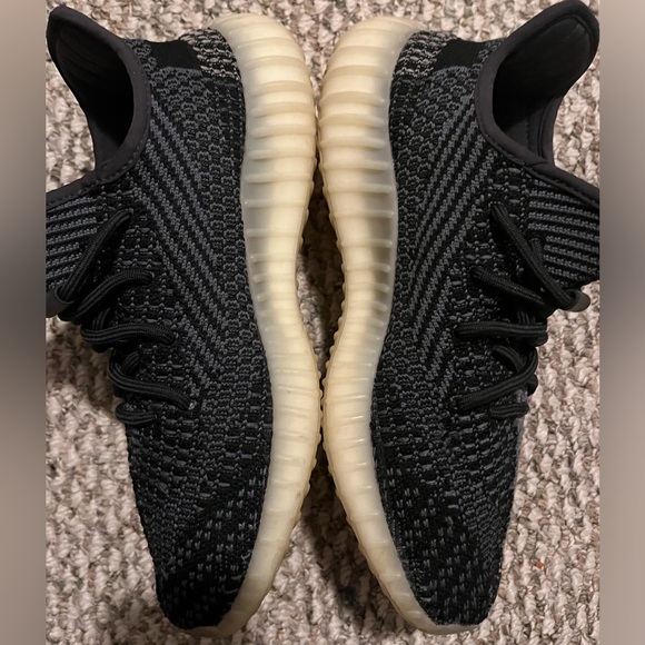 adidas Yeezy Boost 350 V2 Carbon - Picture 6 of 14